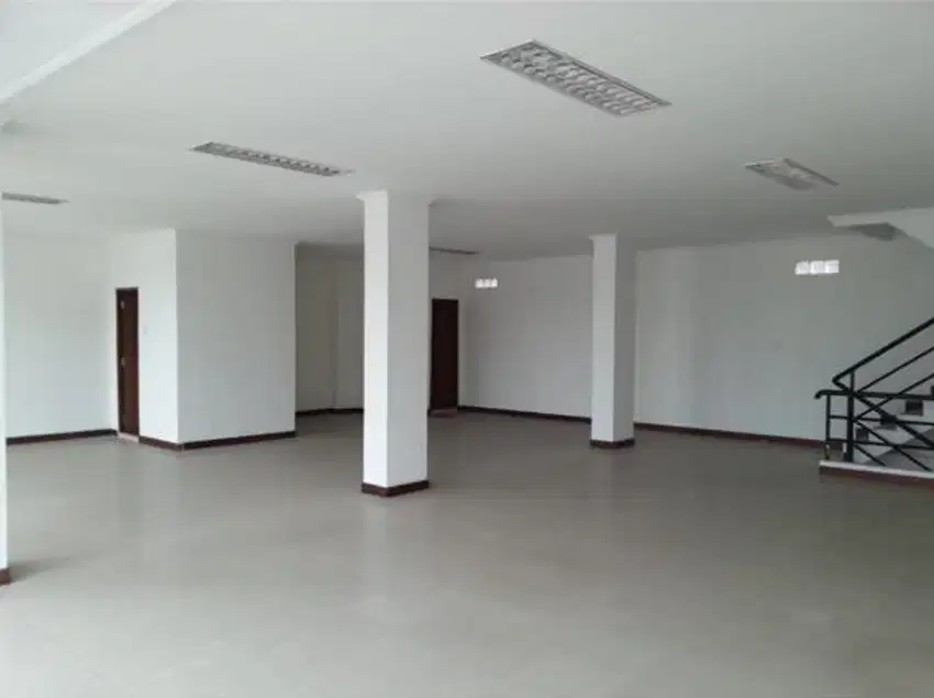 RUKO GANDENG 4 1/2 LT PINGGIR JALAN PANJANG KEBON JERUK JAKARTA BARAT