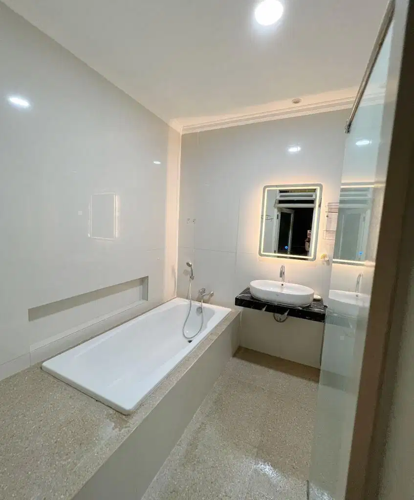 782-Dijual Rumah di Surabaya Timur Modern Minimalis 2 Lantai Furnished