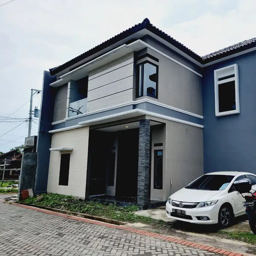 Rumah cantik modern 2 Lt 160 m2 dekat Rs Oen Solo Baru