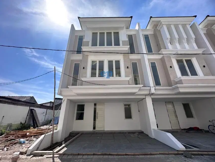 Rumah 3 Lantai Dharmahusada Indah Barat Surabaya
