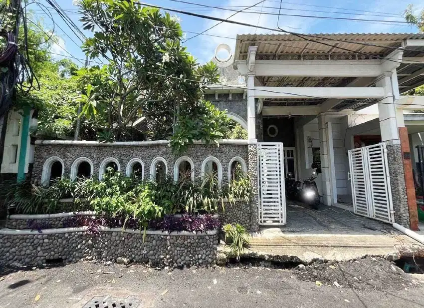 Rumah di Ketintang Madya