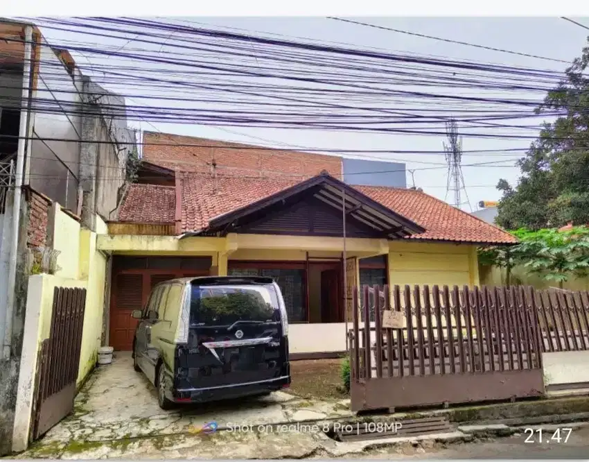 Rumah Lama Cocok Buat Bahan Kosan Dekat ke Kampus ITB di Cisitu.