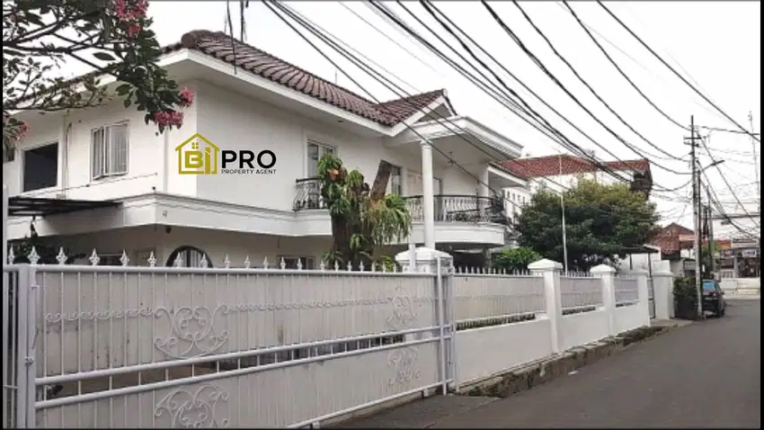 Rumah dengan parkiran luas diJual di kayumanis Matraman Jaktim