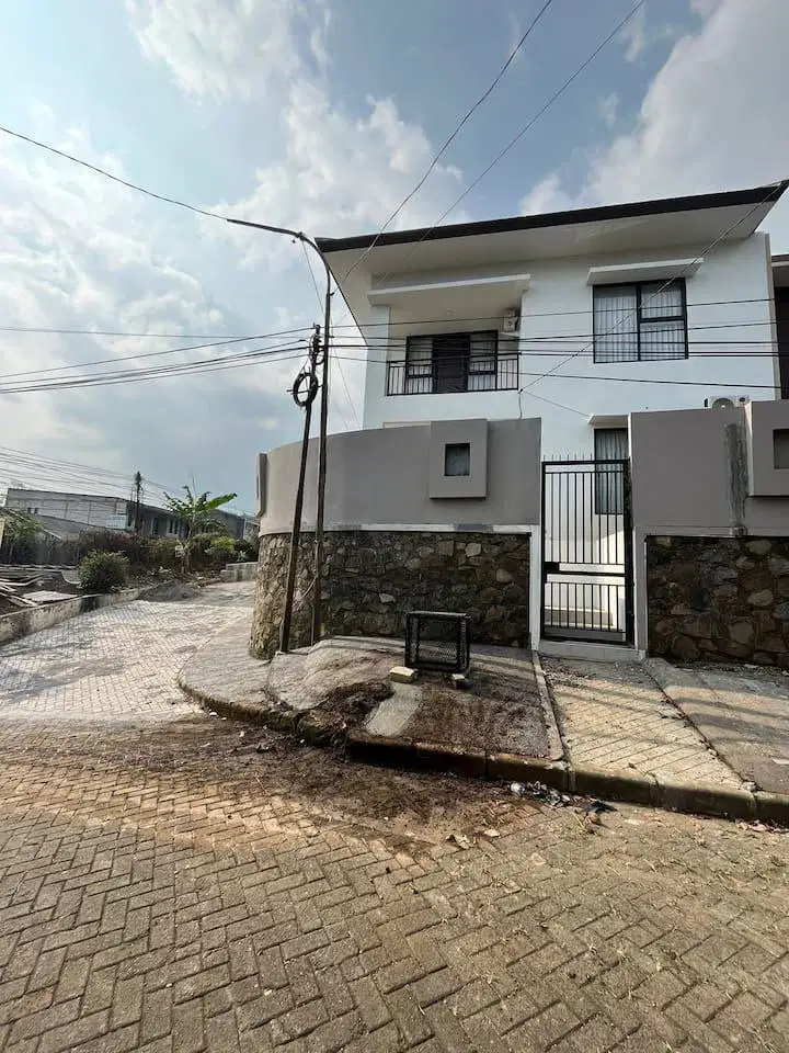 Rumah Villa Modern Hook Ada Kolam Renang Setiabudi Regency Bdg Utara