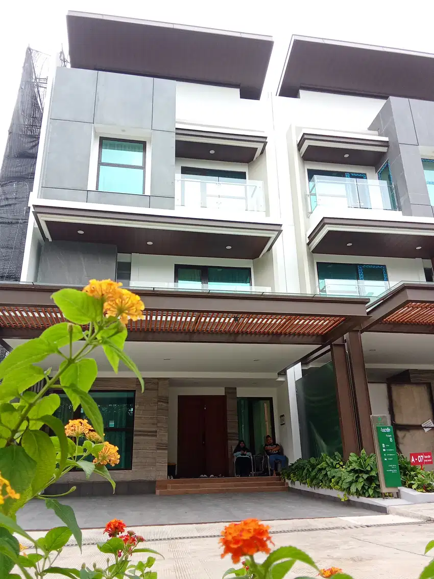 Tropical Modern House Elegan dalam kompleks di Bintaro Jakarta Selatan