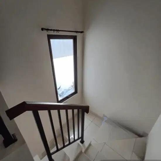 Rumah 2 Lantai Dengan Halaman Luas Di BSD Nusa Loka S7772