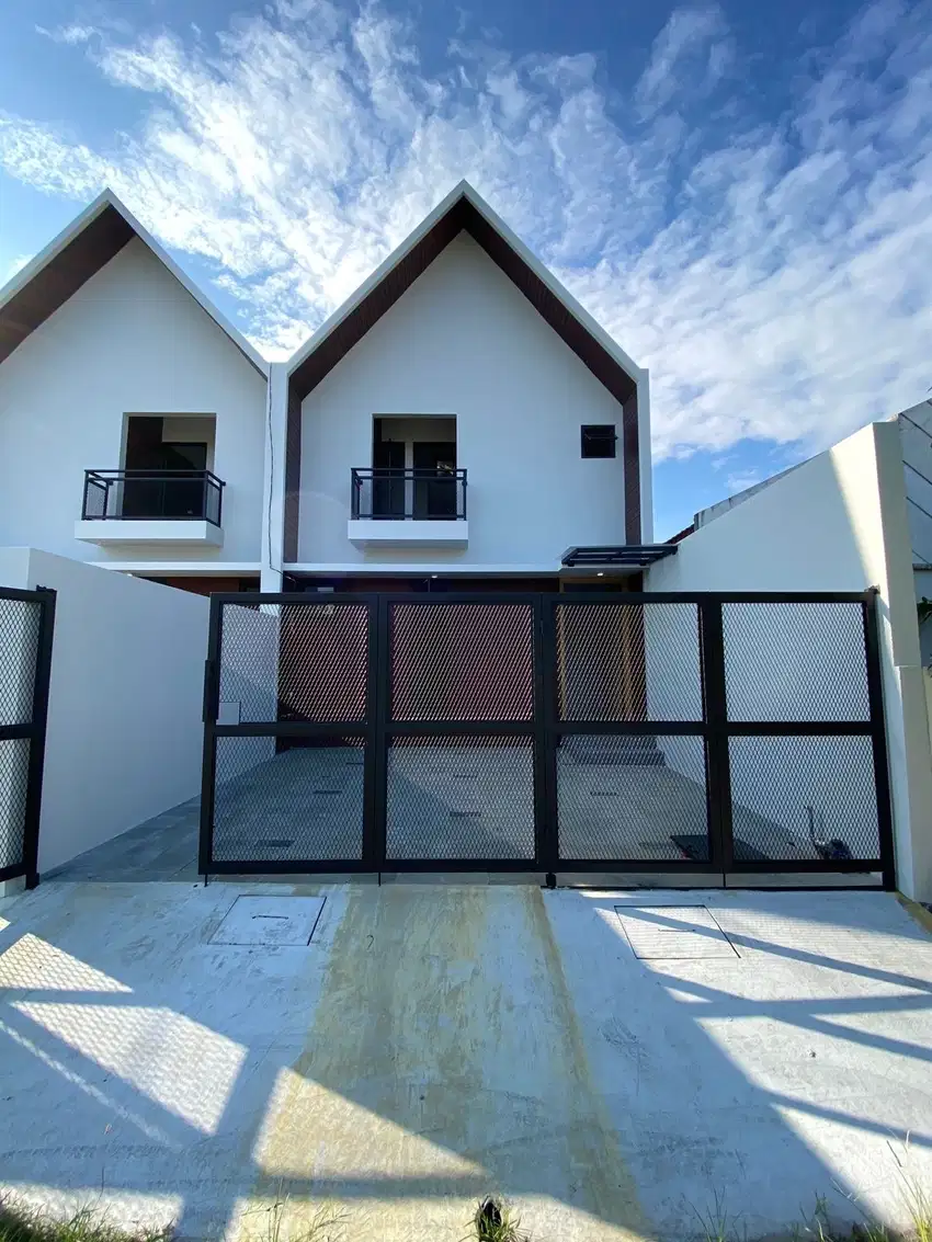 Jarang ada, Rumah Baru Gress Model Scandinavian Minimalis Kutisari