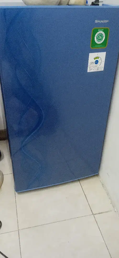 LEMARI ES SHARP KULKAS SHARP(LIKE NEW CONDITION)