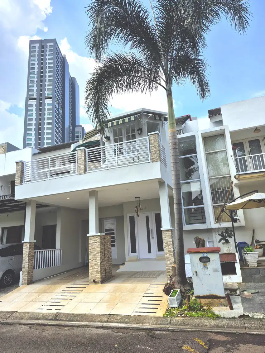 EMERALD TOWNHOUSE RUMAH CANTIK FUL RENOV SIAP HUNI DISCOVERY KEBAYORAN