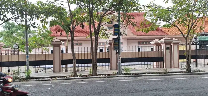 Rumah Bagus SHM di Raya Diponegoro Lokasi Sangat Strategis