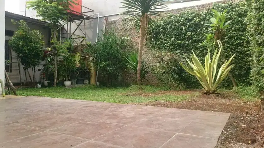 Best Price.. rumah bagus ada kolam renang nya di cisaranten Bandung