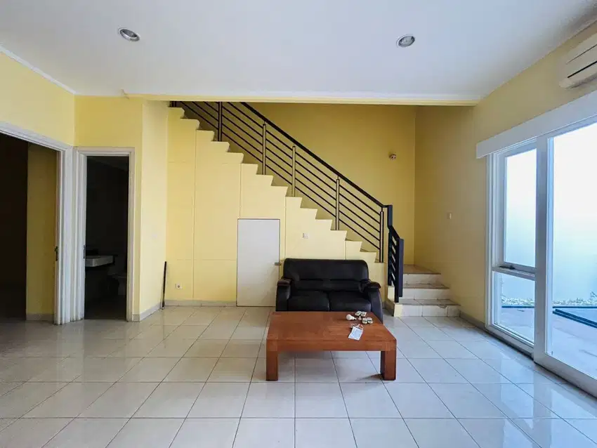 DISEWAKAN RUMAH 2 LANTAI DI GRAND ORCHARD KELAPA GADING JAKARTA UTARA