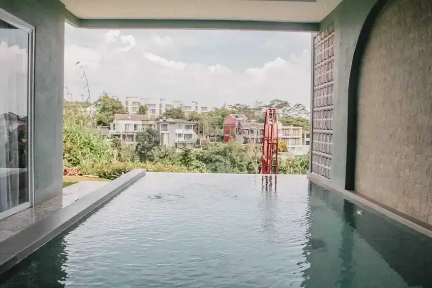 Rumah/Villa siap huni di Resor Dago Pakar ada kolam renang
