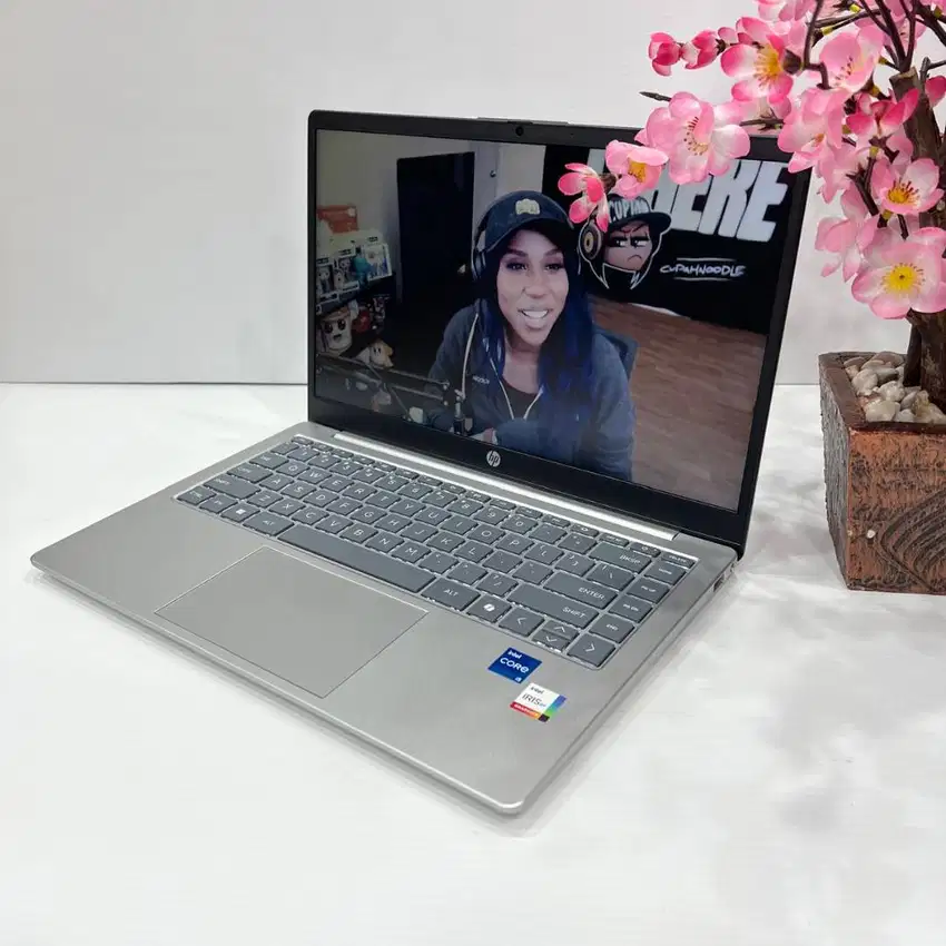 Laptop HP 14-ep0611TU/Intel Core i5-1334/16GB/512GB SSD/14″ FHD