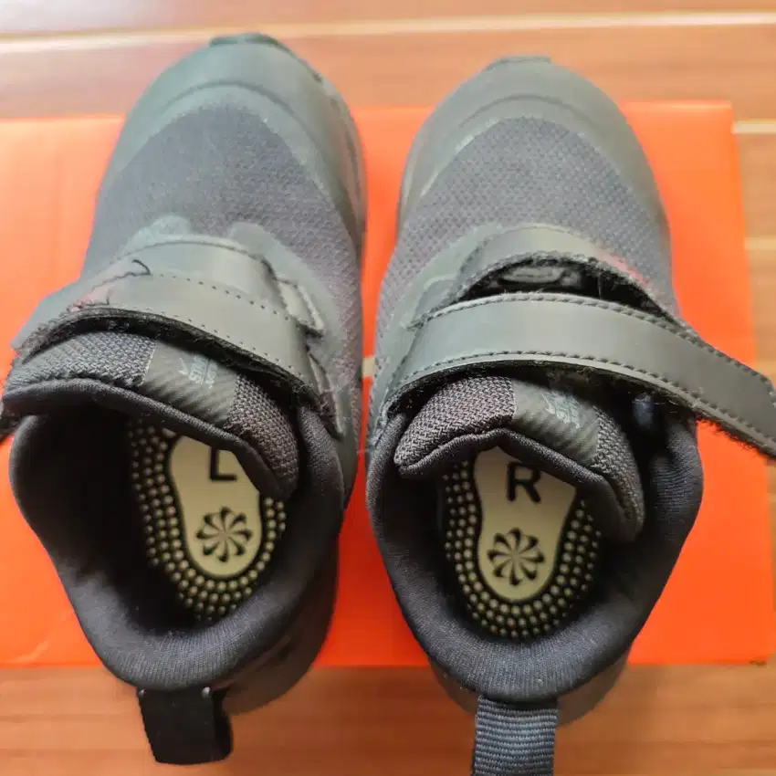 Sepatu anak Nike star runner prelove 23,5 / 13 cm