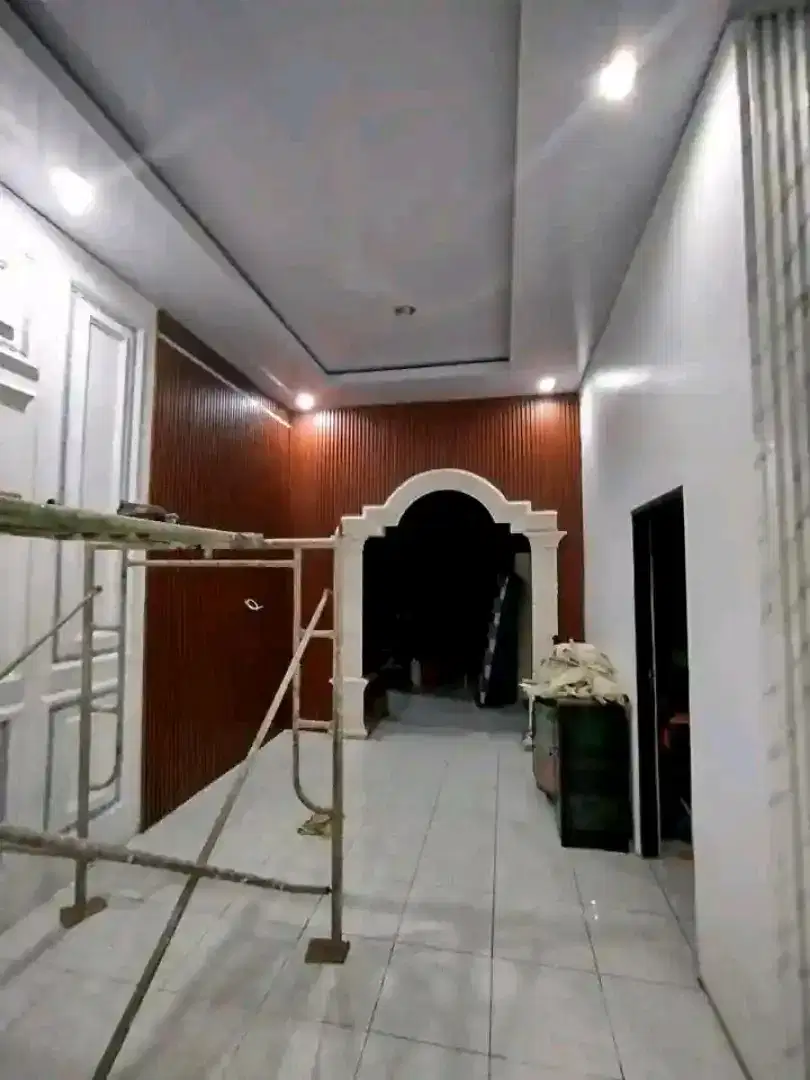 Tukang renovasi dan atap