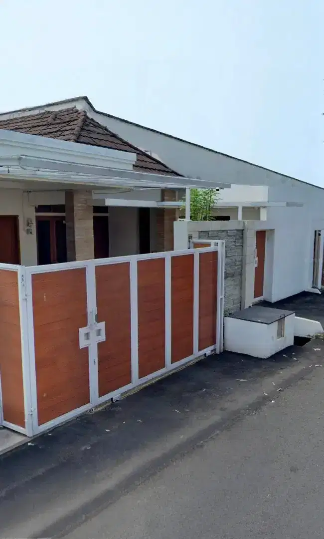 Rumah Strategis di dalam komplek