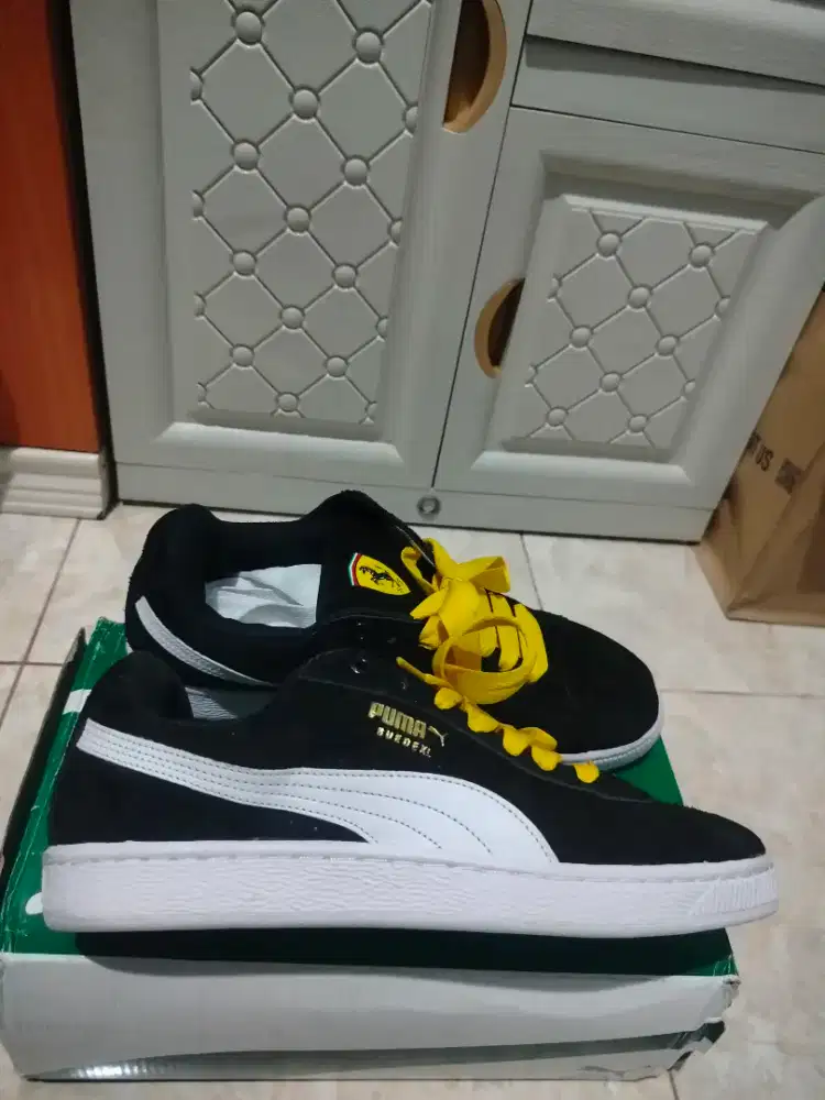 Sepatu casual cowok merek Puma Ferrari suedexl