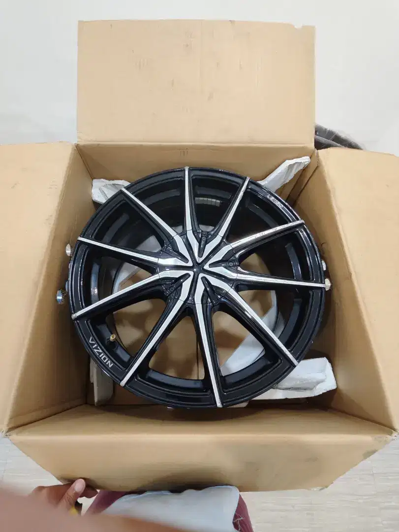 Jual velg lenzo ring 17 baut 4 buat avanza, raize, ertiga , calya