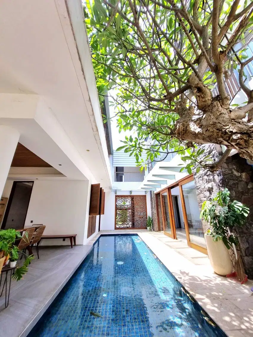 JUAL RUMAH MEWAH ALA VILLA BALI PAKUWON CITY