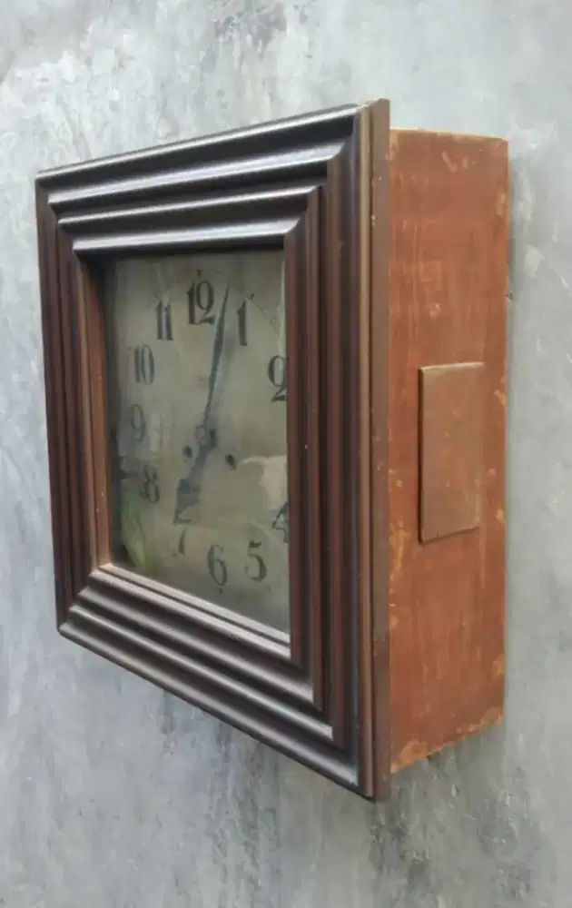 Jam kotak besar antik jarang ada