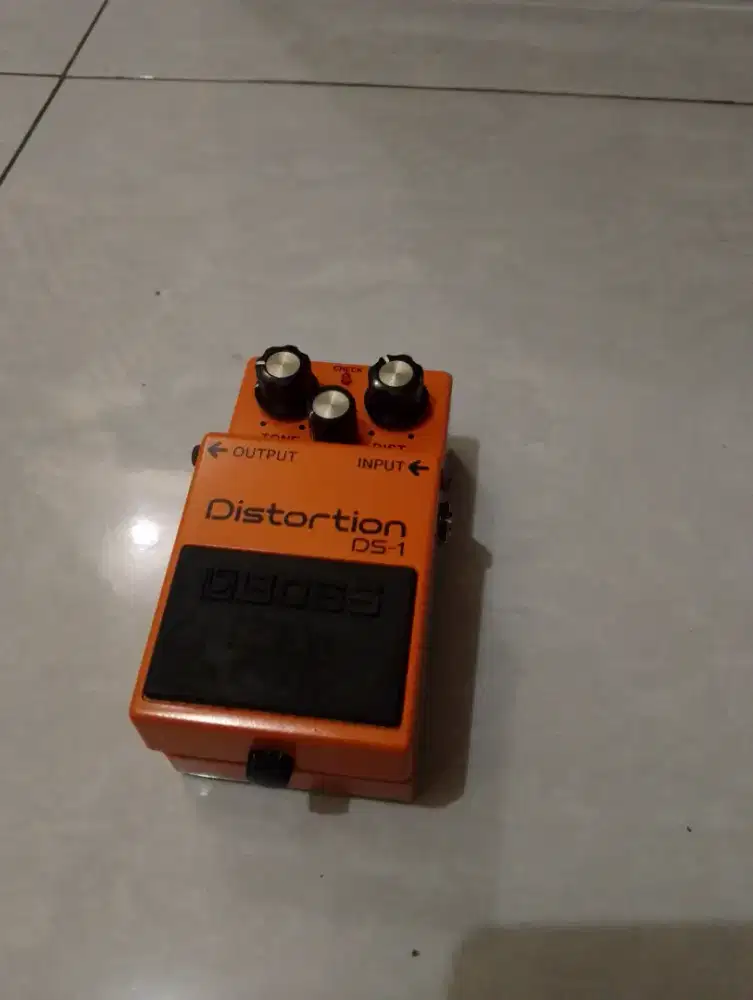 Efek Gitar Boss DS-1