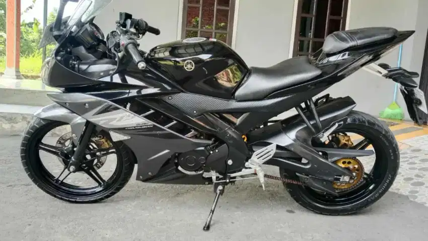 Motor Yamaha R15 v2