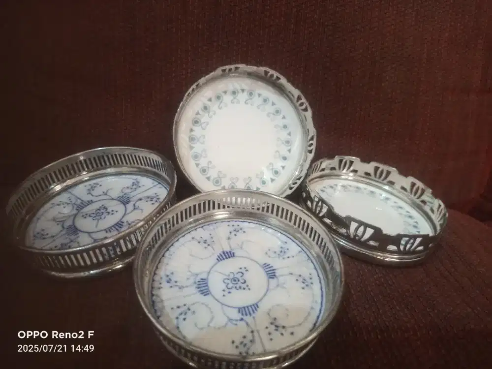 Tatakan Porselen Antik Vintage