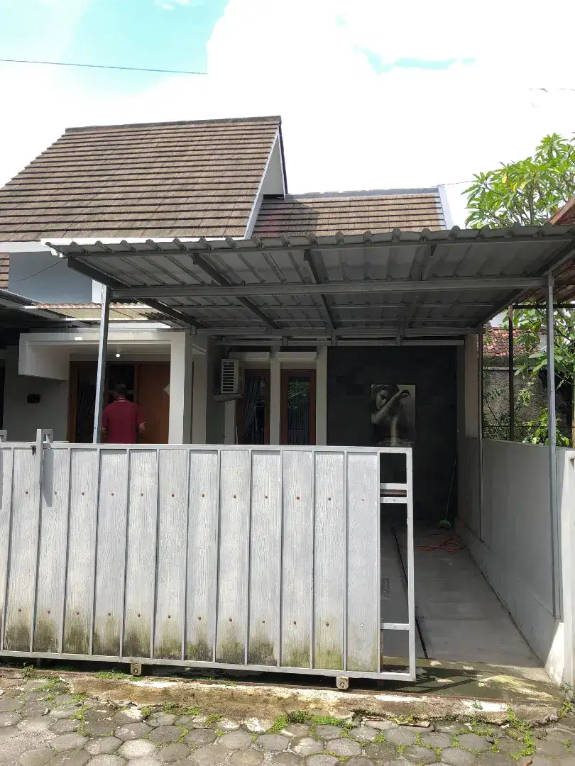 Disewakan rumah istimewa minimalis di Jakal km 12