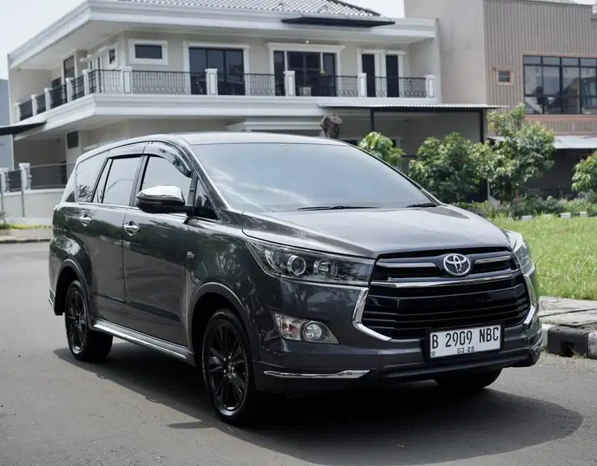 INNOVA VENTURER 2.0 AT 2018 ABU-ABU KM 90rb REAL