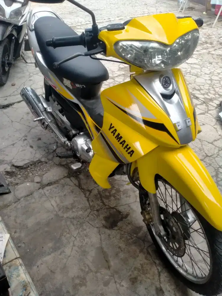 Jupiter z 2005  mesin bagus asli kuning