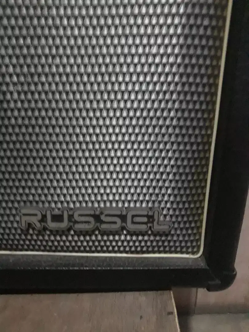 Sepeker russel tuk main gitar ok dgr lagu ok