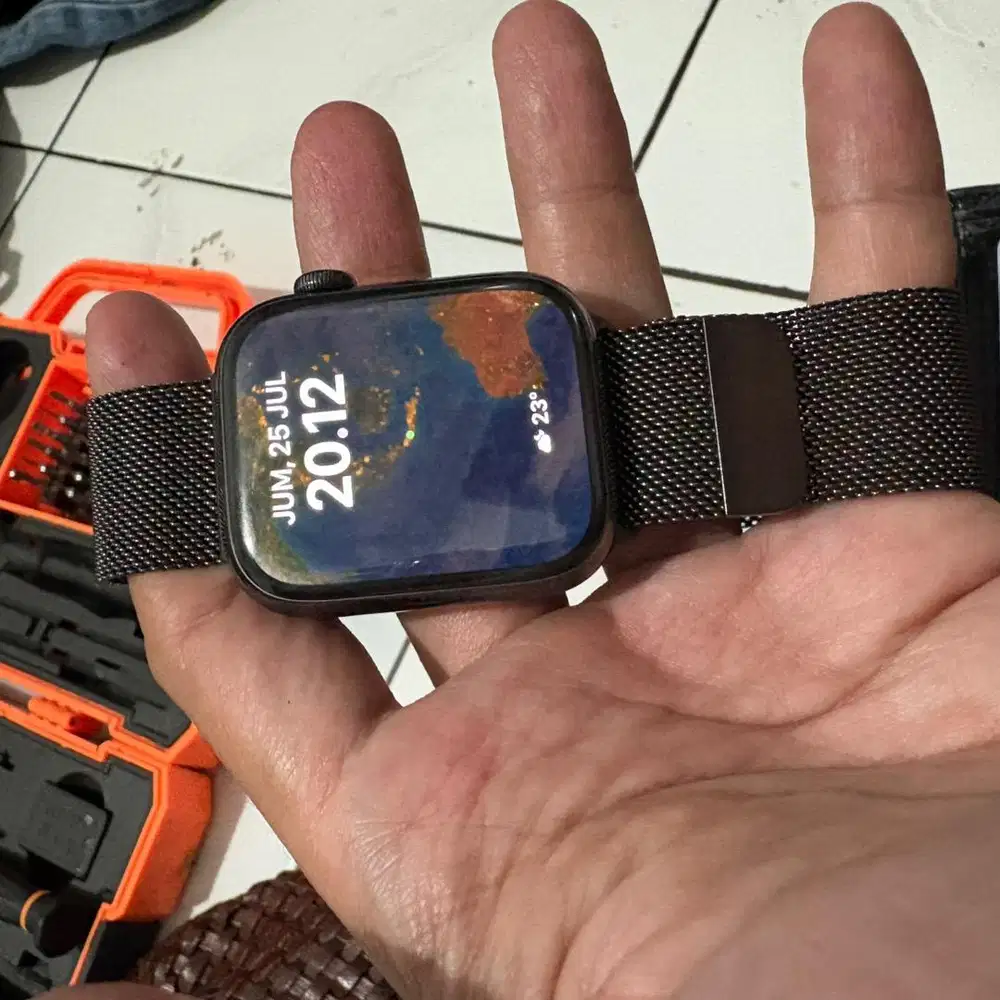 Apple watch 8 stainless steel with milanese loop 45