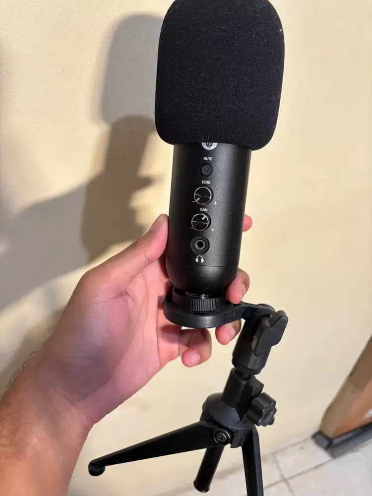 Fantech LEVIOSA MCX01 Condenser Microphone USB for PC Laptop Mic