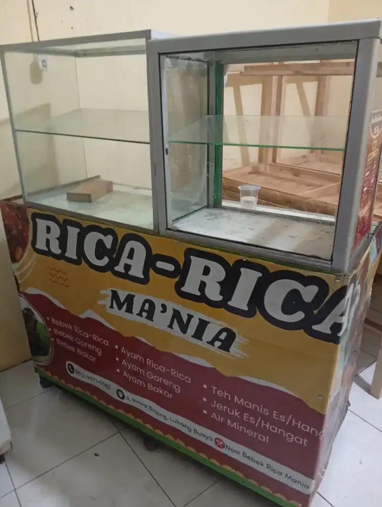 Etalase kaca double meja alumunium roda