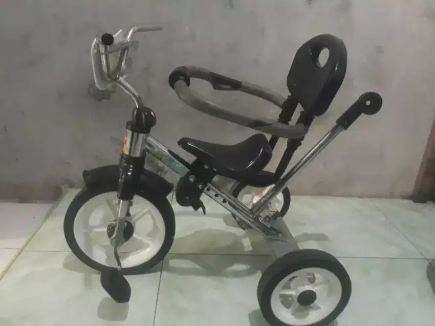 Sepeda roda tiga