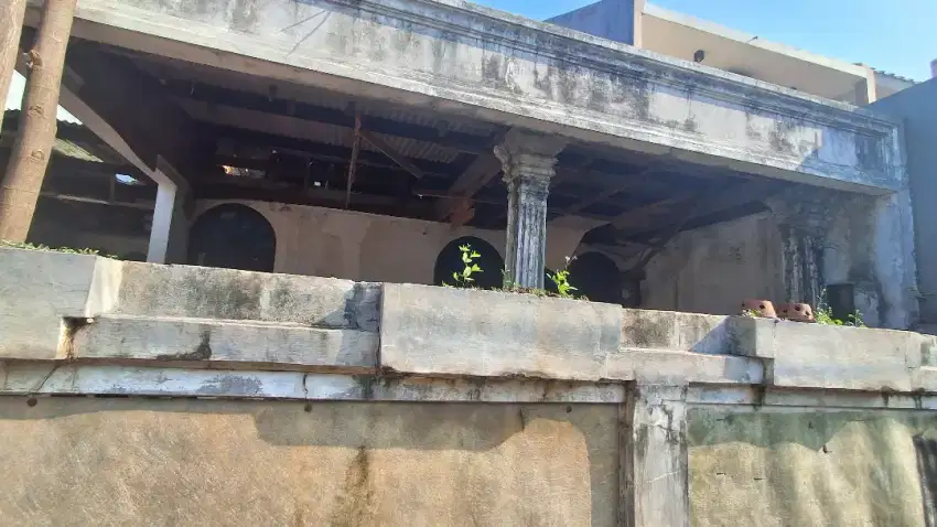 Rumah Lama Dekat Tol dan stasiun bebas banjir Jalarta Selatan
