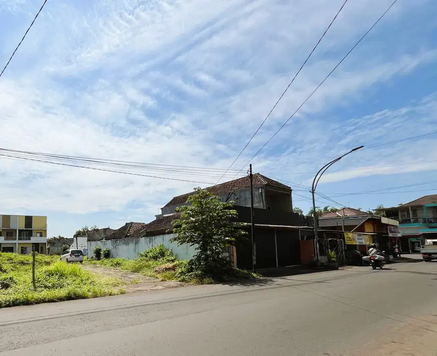 Rumah Pinggir Jalan Raya Cocok Buat Usaha Malang