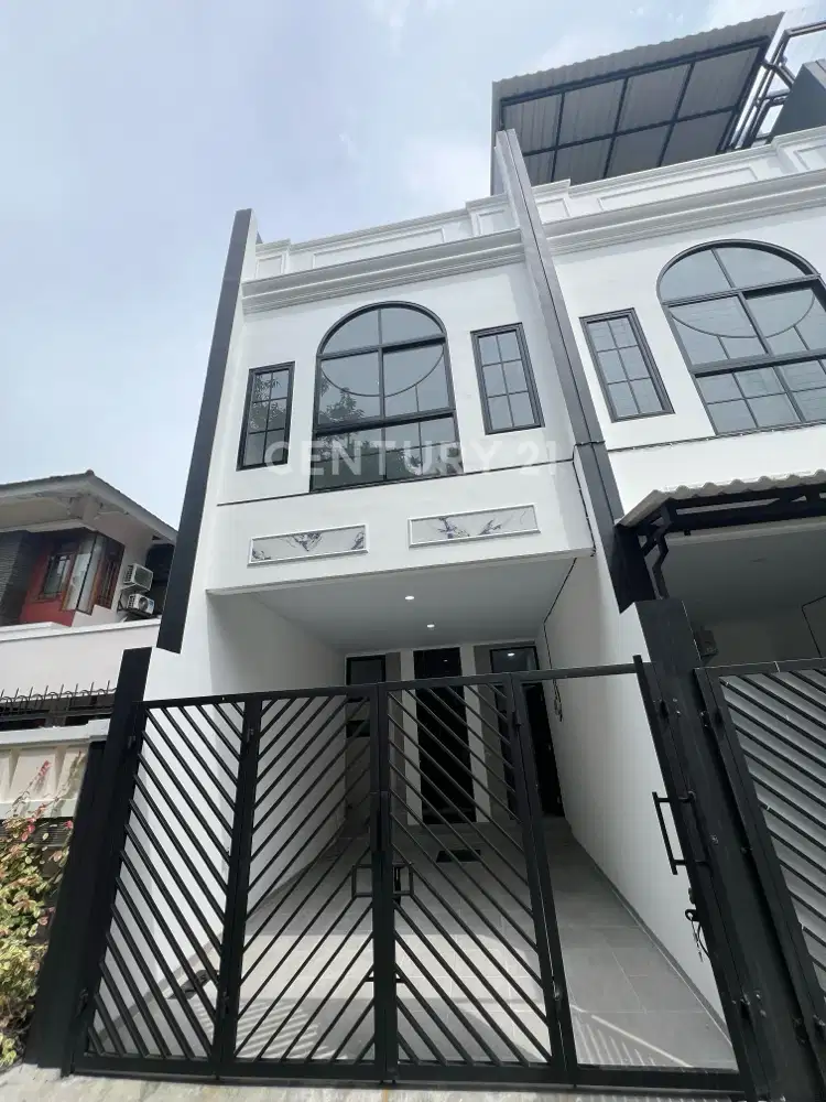 Rumah 3 Lantai Di Tanjung Duren Depan Taman, Dekat Kampus S8646
