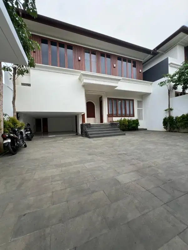 Dijual cepat rumah baru di Kemang furnished