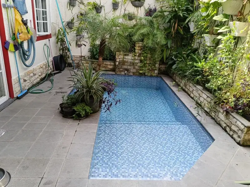 Jual cepat rumah siap huni, bagus dan ada kolam renang di cilodong