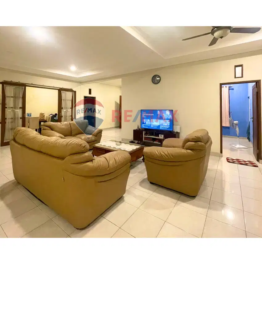 RUMAH LOKASI STRATEGIS DI BINTARO - SEMI FURNISHED