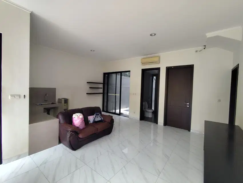 Rumah 2 LT Cantik di Suvarna Sutera Tangerang 1K90004K