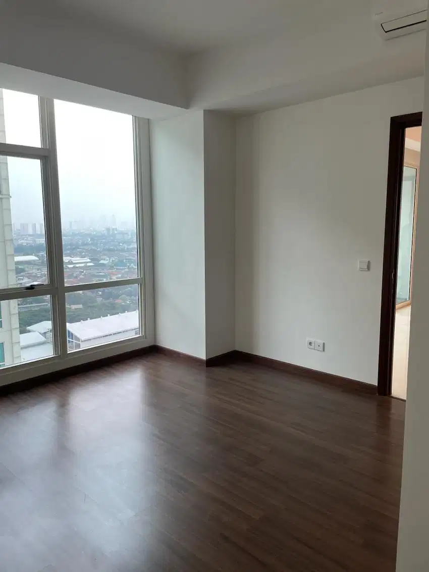 Apartemen 3br semi furnish di kensington Royal Suites - kelapa Gading