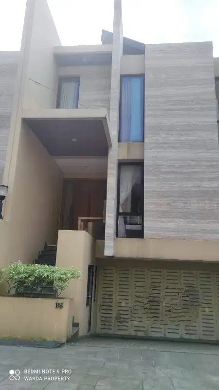 Disewakan rumah di buncit di dalam townhouse