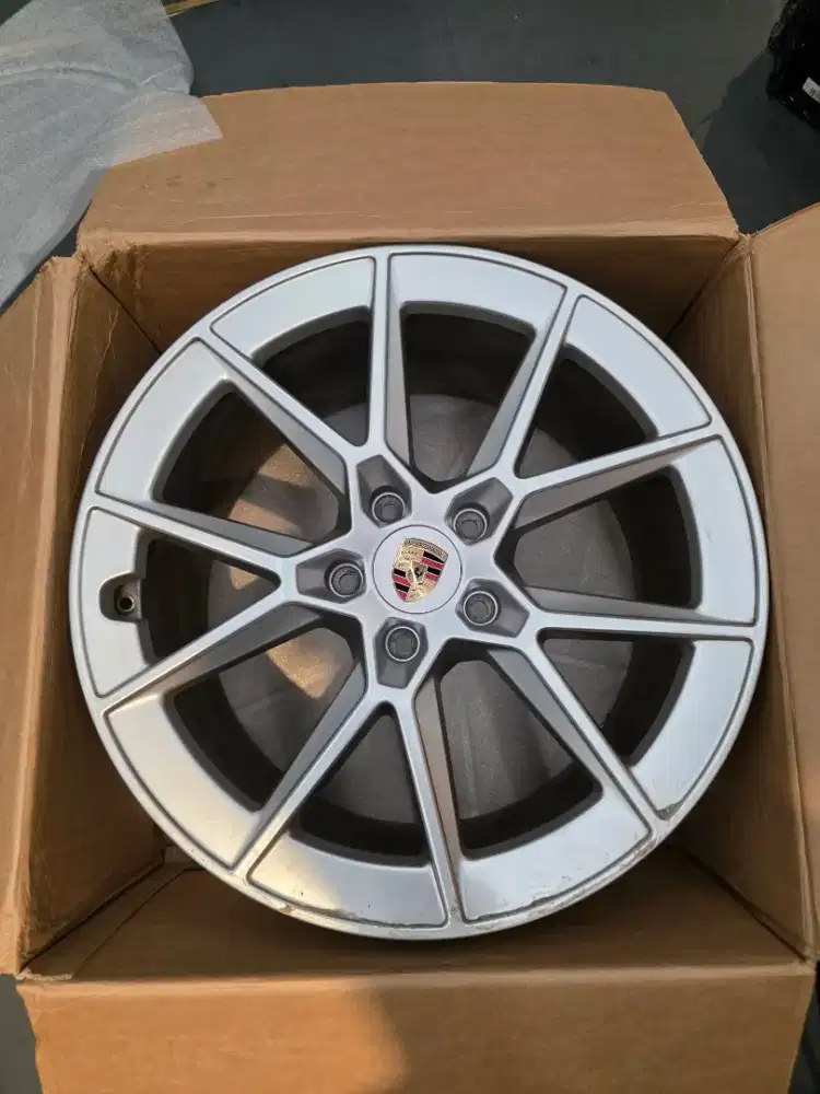 Jual Velg OEM Porsche 911 Carrera S