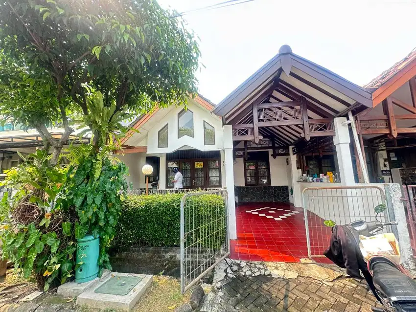 Disewakan rumah besar asri hoek di Kemang Pratama Bekasi