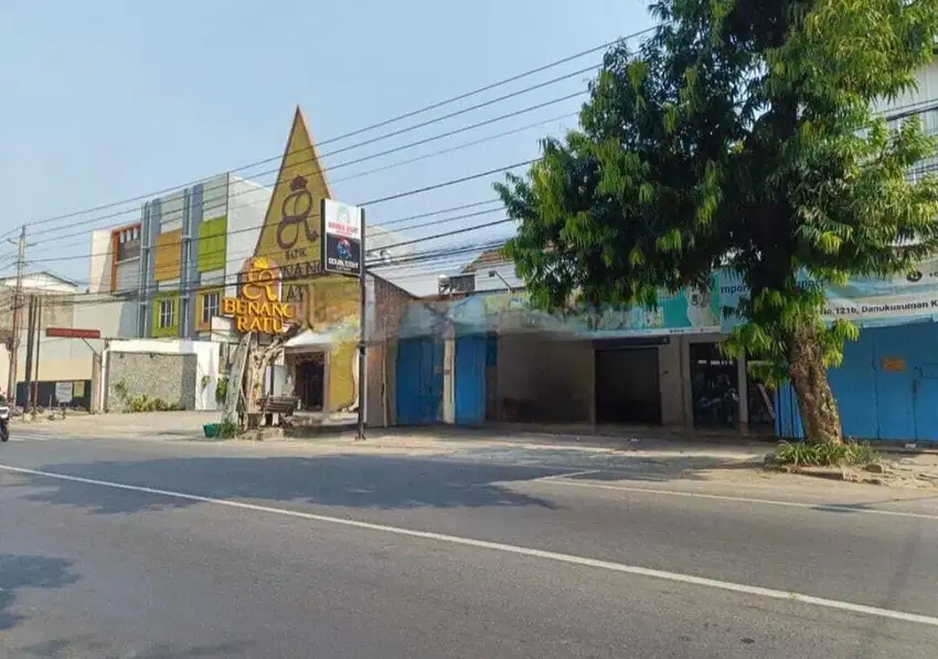 Ruko 1,5 lantai strategis dan jalan 2 arah, di jalan veteran solo