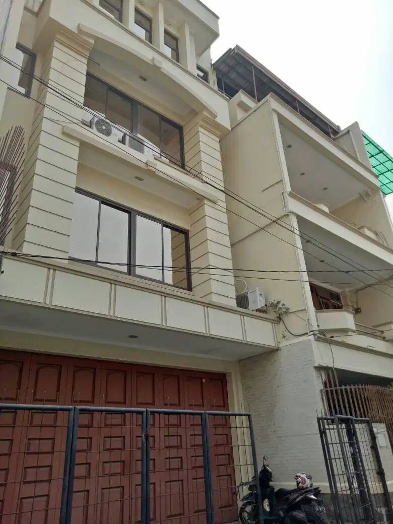 Rumah gandeng 2 unit , 4 lantai siap huni di mangga besar