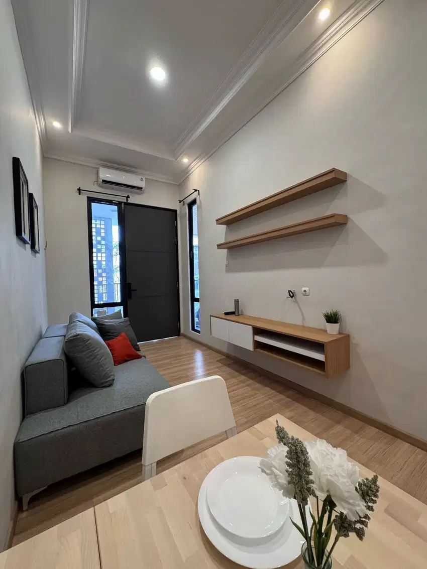 Rumah dijual semi furnished pakuwon city cantik 1M an